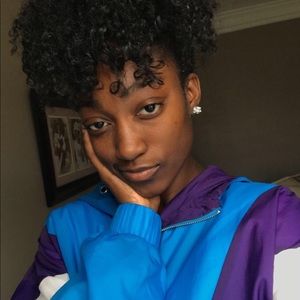 Meet your Posher, Leah